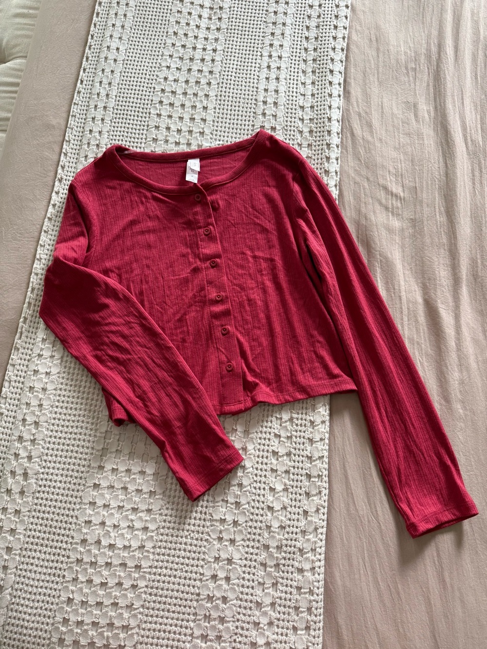 NEW Auden Women's Long Sleeve Button-Front Cropped Top in Berry Red Size S